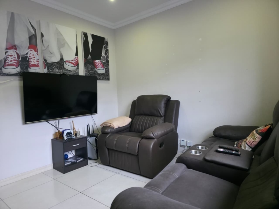 To Let 3 Bedroom Property for Rent in Parklands North Western Cape